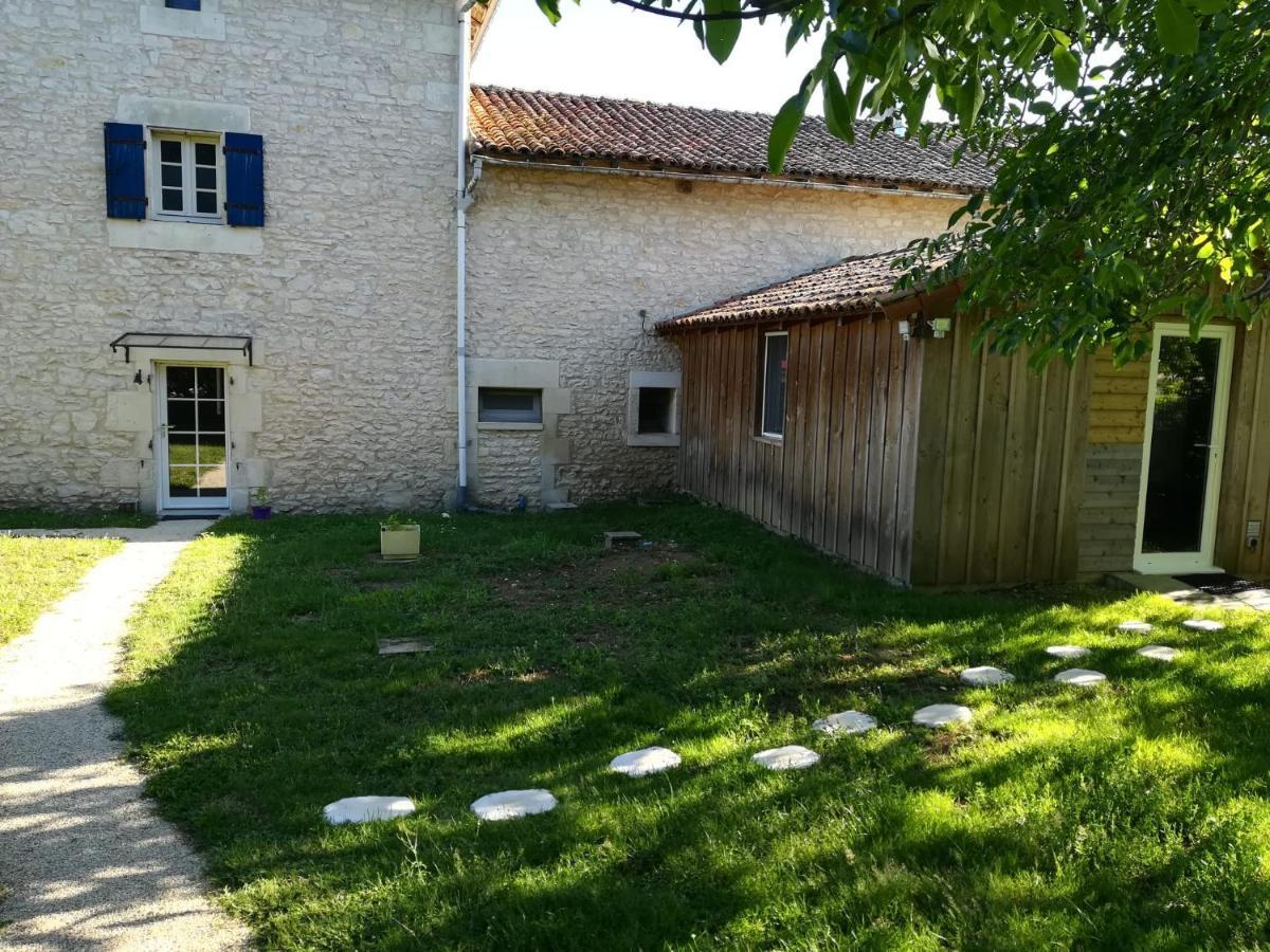 La Maison Des Escargots Blanzay Экстерьер фото